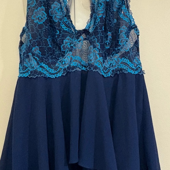 Elegant Blue Lace Sleepwear - Picture 2 of 7